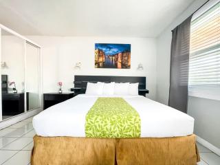 The Swan - Hollywood - 3