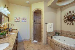 H7-Heavenly-Ground Floor 3-bedroom Hillside View - Hurricane - 1