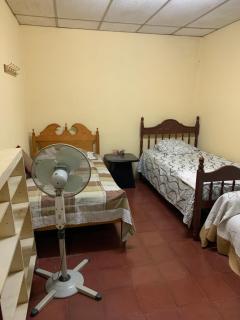 Casa Cisneros Bed & Breakfast - León - 0