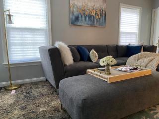 Cozy, 1st floor apartment 2bdrms Plus Semi Private room with Futon Pets with fee Family Friendly Close to Everything - Cleveland - 6