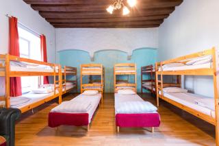 Old Town Hostel Alur - 3