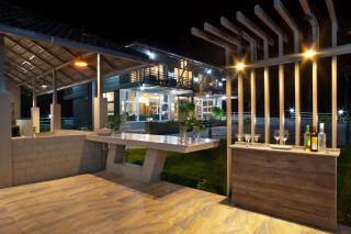 Stayvista at Coffee & Mist Luxury Villa - Comp Breakfast, Pvt Pool,Bonfire 5BR - 8