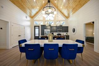 Billiard Breezeway - Stunning Detached Gameroom! - 4