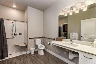 S203-ADA Suite-Second Floor 3-bedroom Pool View - 4