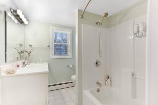 Private Lakefront Luxury Minutes to the Falls - 8