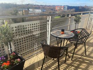 The Olive Tree luxury city apartment with balcony and private parking - Leicester - 7