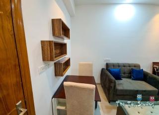 Taj Home Stay & Couple Friendly - Noida - 2