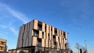 Mark's place Luxury Apartment with free private garage - 9