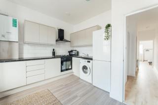 Stylish 2 Bedroom Flat in Ilford, London - Ilford - 2