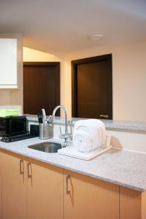 Uptown Parksuites Apartments Tower 2 BGC by PH Staycation - Manila - 3
