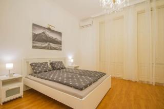Boutique Soho Apartment - 8