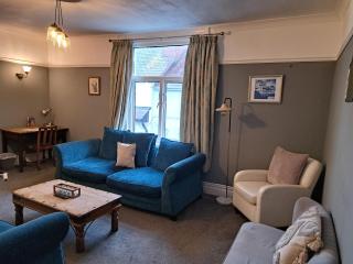 Llandudno apartment, quirky pub with tropical beer garden - Llandudno - 9