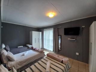 Meyiwa Guest Palace - Newcastle - 2