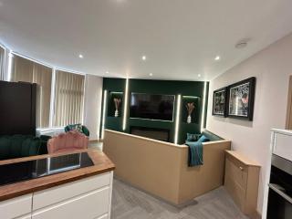 Strawberry Fields Suite by Sasco Apartments - 2