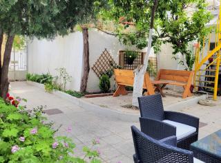 Modern House with Courtyard nearby the Old Town - Rodes - 2