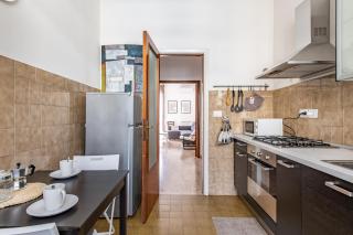GuestHost - Florence Modern & Bright Apartment! - 5