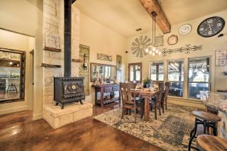 Secluded Country Hideaway with Fire Pit and Pool! - Blanco - 5