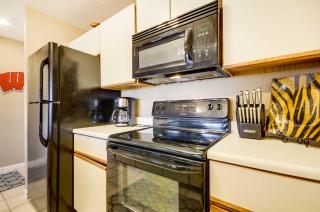 Pools, Marina and Grill Osage Beach Condo! - Osage Beach - 2