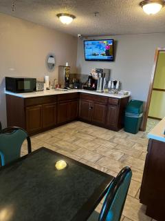 Super 8 by Wyndham Smithville Kansas City - 2