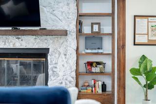 Charming Modern Home - 9