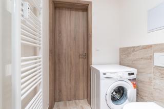 Brand new studio apartment #62 with free secure parking in the center - Prague - 6