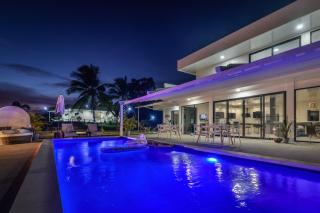 Ocean Breeze Cove - Luxury Retreat - 0