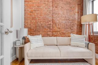 Hip E Village 2BR w WD nr L Train NYC-824 - New York - 0