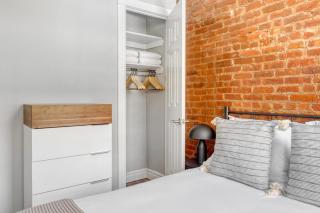 Hip E Village 2BR w WD nr L Train NYC-824 - New York - 2