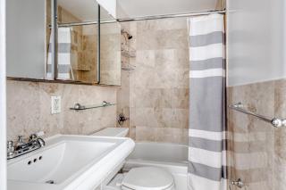 Hip E Village 2BR w WD nr L Train NYC-824 - New York - 1