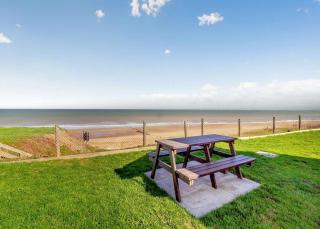 Castaways Holiday Park - Bacton - 8