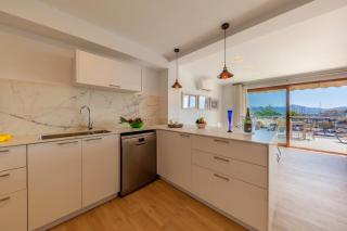 Modern Frontline apartment with Sea Views - 3