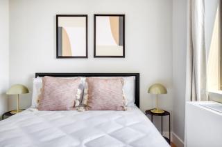 E Village 1BR w WD on prime corner NYC-858 - New York - 1