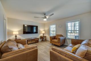 Pet-Friendly Home Spacious Yard and Community Perks - Montross - 8