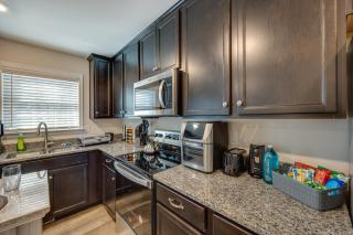 Pet-Friendly Home Spacious Yard and Community Perks - Montross - 6