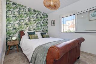 Luxury modern beachfront 3 bed gated community townhouse with pool, sun terrace, sea views close to all amenities - Manilva - 4