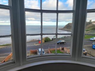 Sea View flat 4 fast WIFI & FREE parking - Scarborough - 9