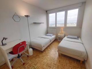 5 mn (450 m) walk Metro/La Defense/Netflix/Parking - 8