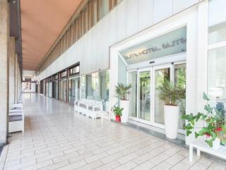 Suite Hotel Elite - Bolonia - 8
