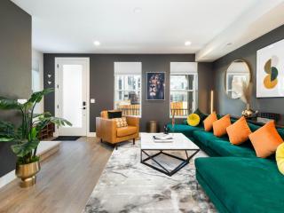 Stunning 3BD 3.5 BA - 10 Min to Downtown! Garage! - 9