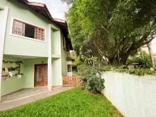 Casa confortável com churrasqueira na Granja Viana - Carapicuíba - 0