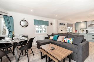 The Burton Penthouse by Fortuna Property - Cheltenham - 9
