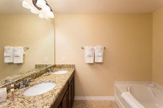 5Br 5 Bath Pvt Home Pool BBQ 11min Disney 2744ft - Kissimmee - 1