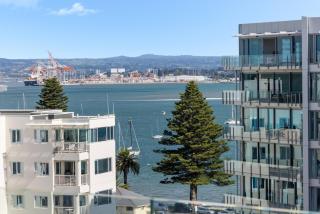 Oceanside Apartment with Iconic Views - Mount Maunganui - 7