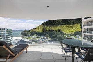 Oceanside Apartment with Iconic Views - Mount Maunganui - 6