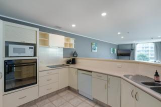 Oceanside Apartment with Garden Views - Mount Maunganui - 1