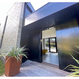 Ivy Box Art Gallery Apartment - 3