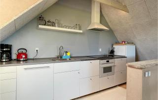 Amazing Apartment In Østermarie - Østermarie - 4