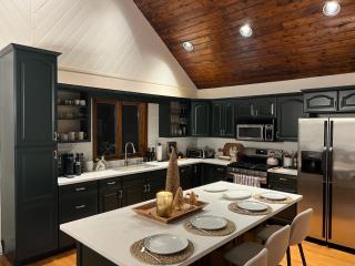 Catskills Cabin: Hot Tub, Firepit, WFH, Ski, Games - Lexington - 4