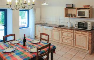 Lovely Home In Cadouarn With Wifi - 7