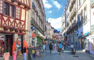 Lovely Home In Cadouarn With Wifi - 7